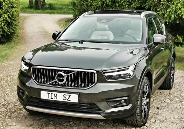 Volvo XC 40 cena 116800 przebieg: 122000, rok produkcji 2019 z Świdnica małe 742